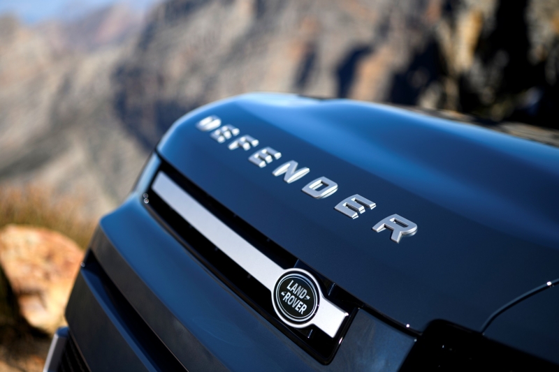 Слухи: первой американской моделью LR Defender будет пикап на платформе Stellantis